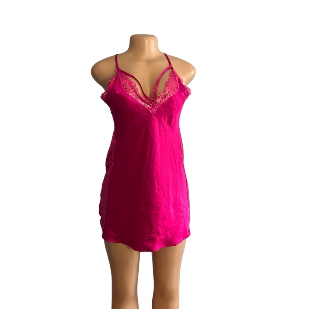 3/$30 ☀️ Victorias Secret Elegant Pink Lace Chemise